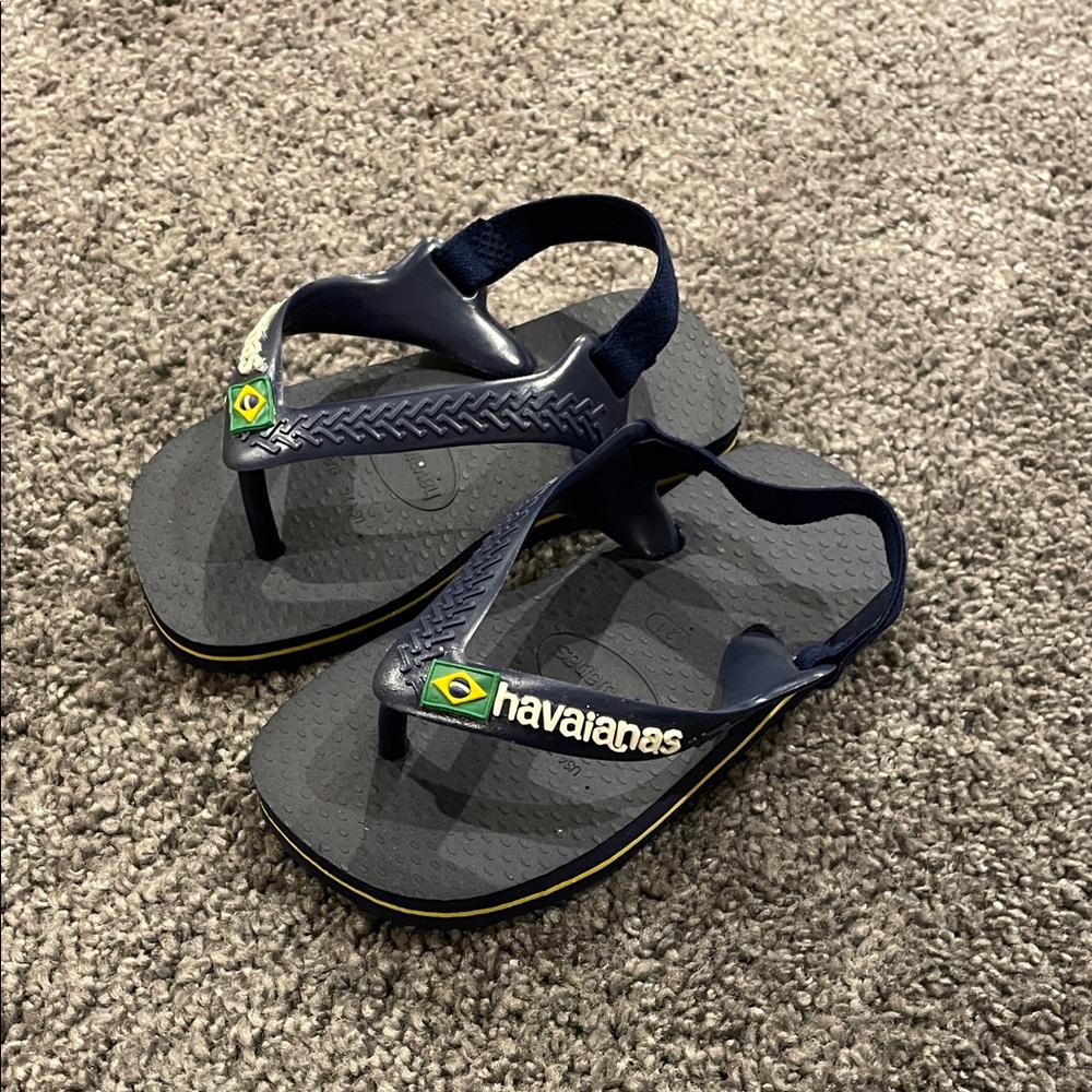 NWOT Havaianas Dark Blue Sandals with Yellow Accent